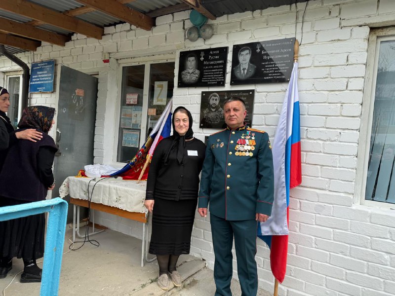 Мероприятие в память о погибшем герое: Открытие мемориальной доски.