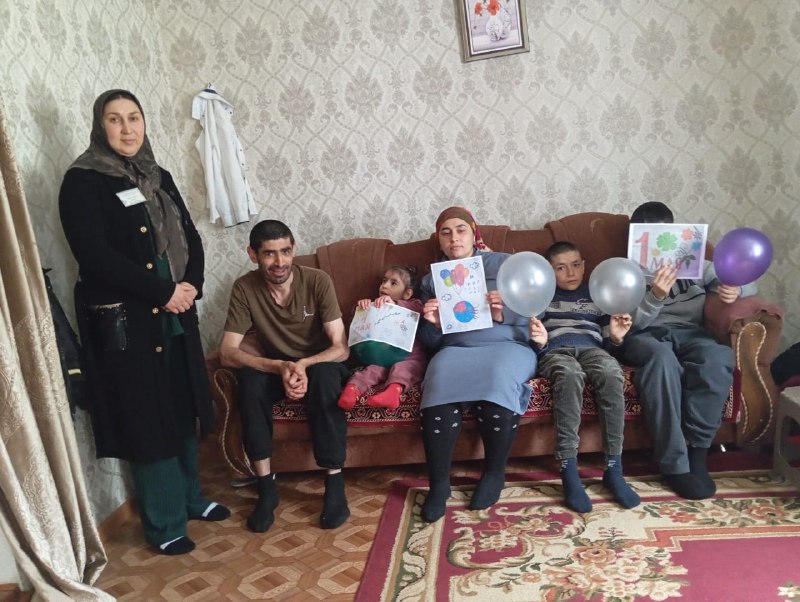 Специалист по работе с семьёй и детьми Абдуллаева Зухра в рамках акции "Семья Мир Май" провела беседы с подопечными. В ходе встречи она обсудила с детьми важность семейных ценностей, дружбы и взаимопомощи.