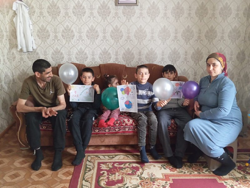 Специалист по работе с семьёй и детьми Абдуллаева Зухра в рамках акции "Семья Мир Май" провела беседы с подопечными. В ходе встречи она обсудила с детьми важность семейных ценностей, дружбы и взаимопомощи.
