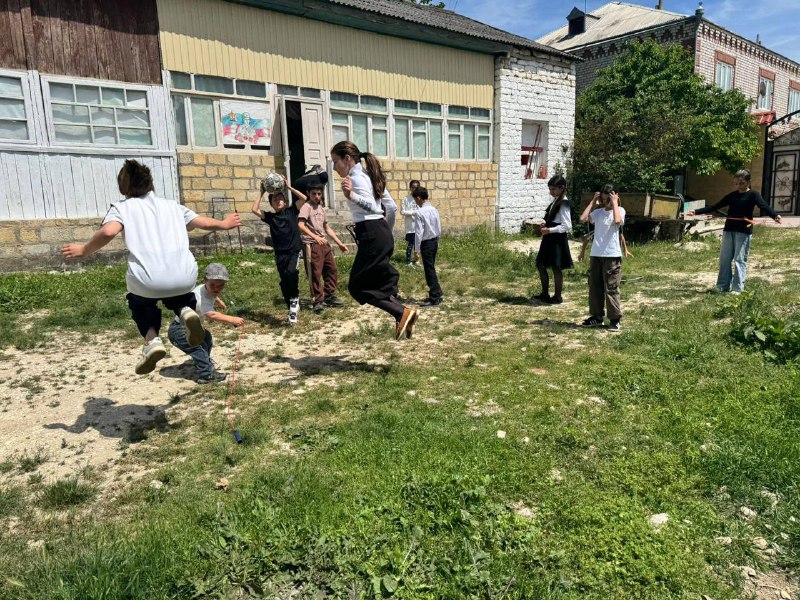 Первый день лета традиционно отмечается как Международный день защиты детей.