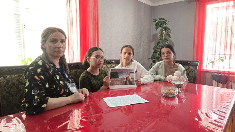 Специалисты отделения семьи провели беседы ко Дню России со своими юными получателями услуг.