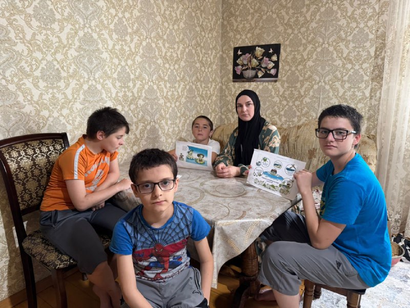 Специалист по работе с семьёй и детьми Багомедова Замира провела беседу на тему «Правила поведения на воде».