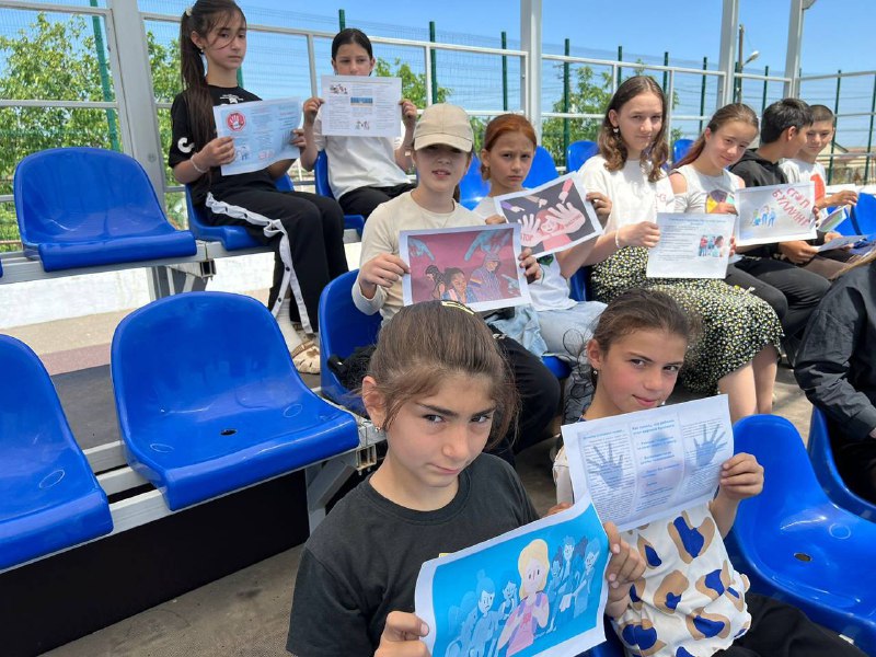27 июня работники отделения семьи Центра социального обслуживания населения с. Сергокала провели беседу и акцию "Стоп буллинг и кибербуллинг!" среди воспитанников дневного лагеря на базе СОШ 1