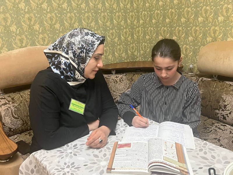 Специалист Муртазалиева Раисат посетила подопечную Сурхаеву А. Социально - психологическое консультирование и организация помощи в получении образования .