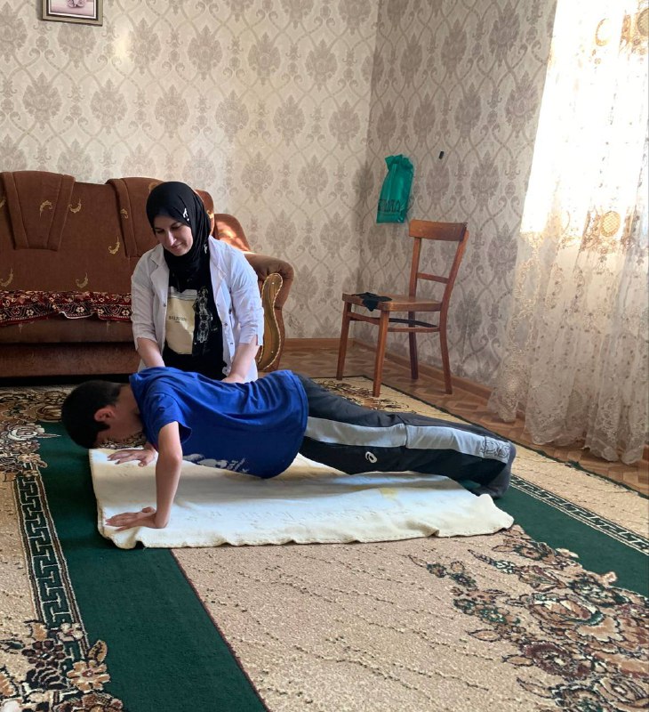 Лечéбная физи́ческая культу́ра — медицинская дисциплина, применяющая средства физической культуры с целью лечения и реабилитации больных и инвалидов, а также профилактики заболеваний. Будни..( Алгасанова Марина )