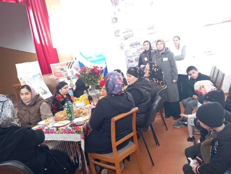Специалисты по работе с семьёй и детьми Джупанова Ханумчакар, Абдуллаева Зухра, Алгасанова Марина, Шихшабекова Муршидат и Курбанова Раисат провели мероприятие, посвященное Дню матери.