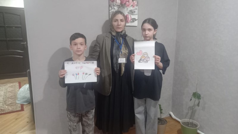 Социальный педагог Саидова Аксана провела беседу ко" Дню матери " с получателями услуг