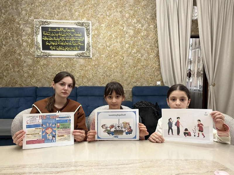 Медсестра по массажу, Айгумова Эльмира, провела беседу для юных получателей услуг на тему буллинга и кибербуллинга.
