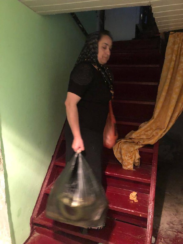 Будни специалиста по работе с семьей и детьми ГБУ РД КЦСОН в МО «Сергокалинский район» Ибрагимовой Хадижат,посетила семью Гасановых. Оказала материальную помощь малоимущей семье.